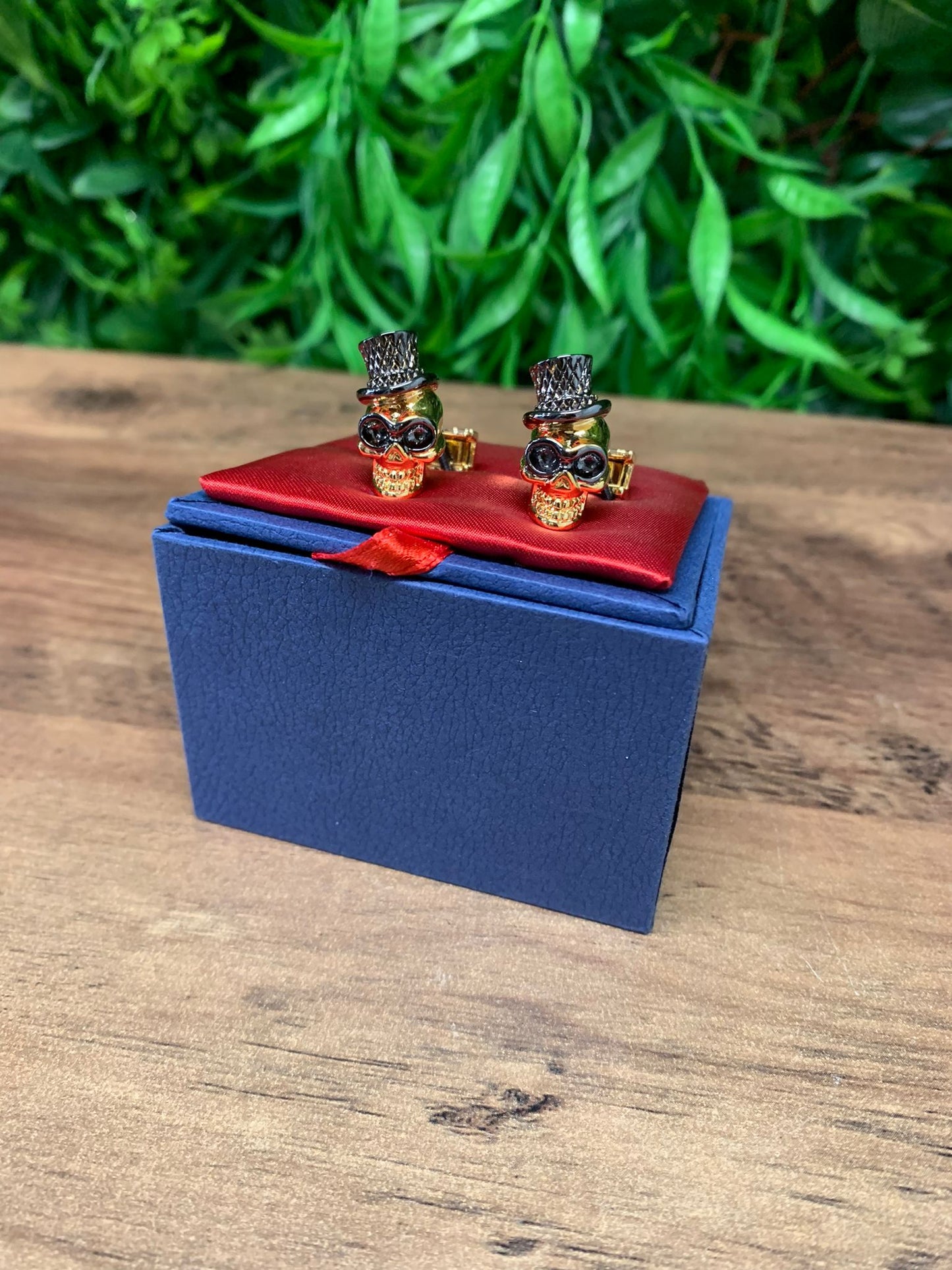 L A Smith Skull Cufflink Set